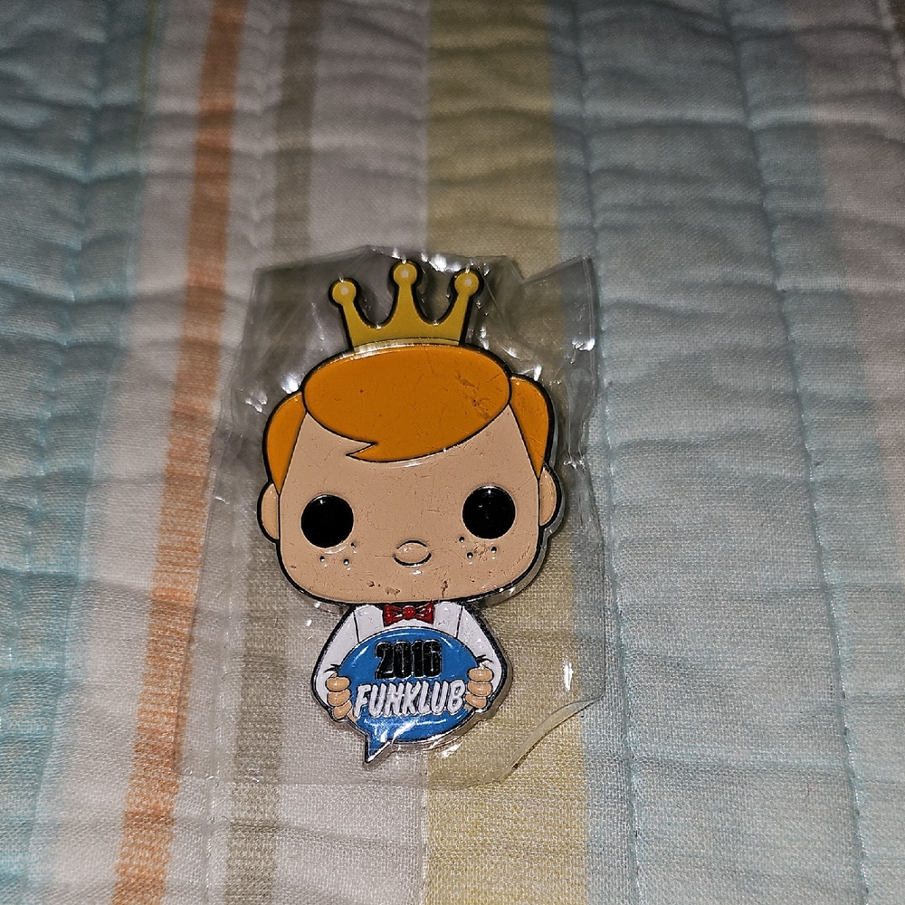 2016 Funko Pop Pin with Crown - 2016 Funklub Pin - NIB